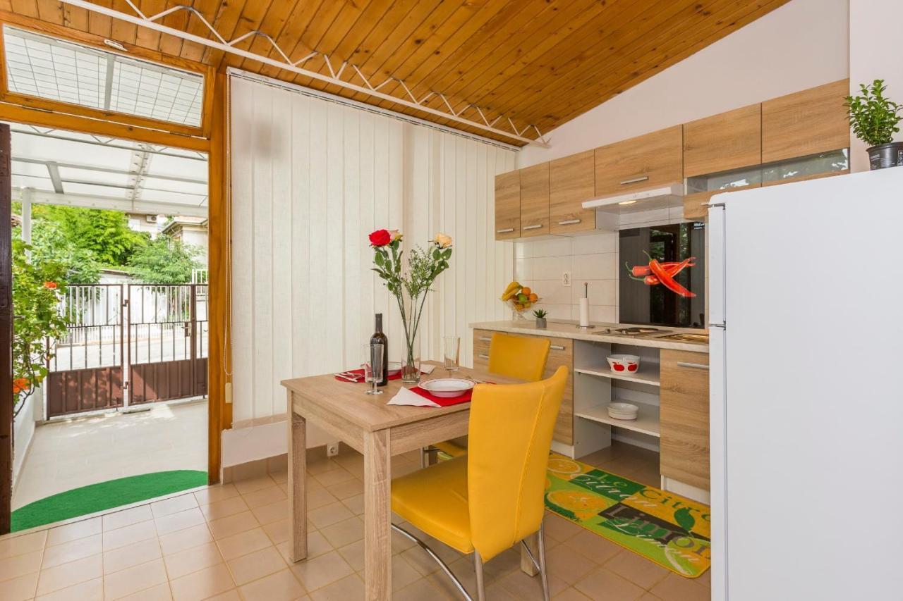 Comfortable Modern Studio With Shaded Patio Spalato Esterno foto